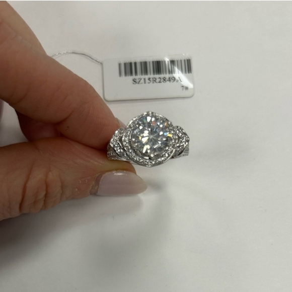 🔹️Suzy Levian🔹️ Sterling Silver White CZ Engagement Ring Size # 7 - Picture 1 of 7